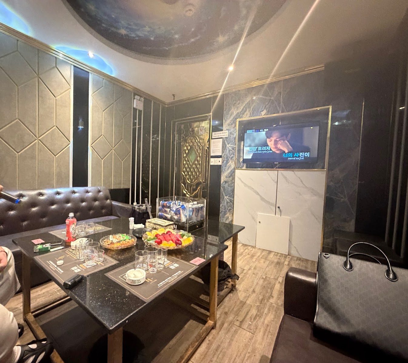 Korean karaoke Saigon: District 1 room and song screen
