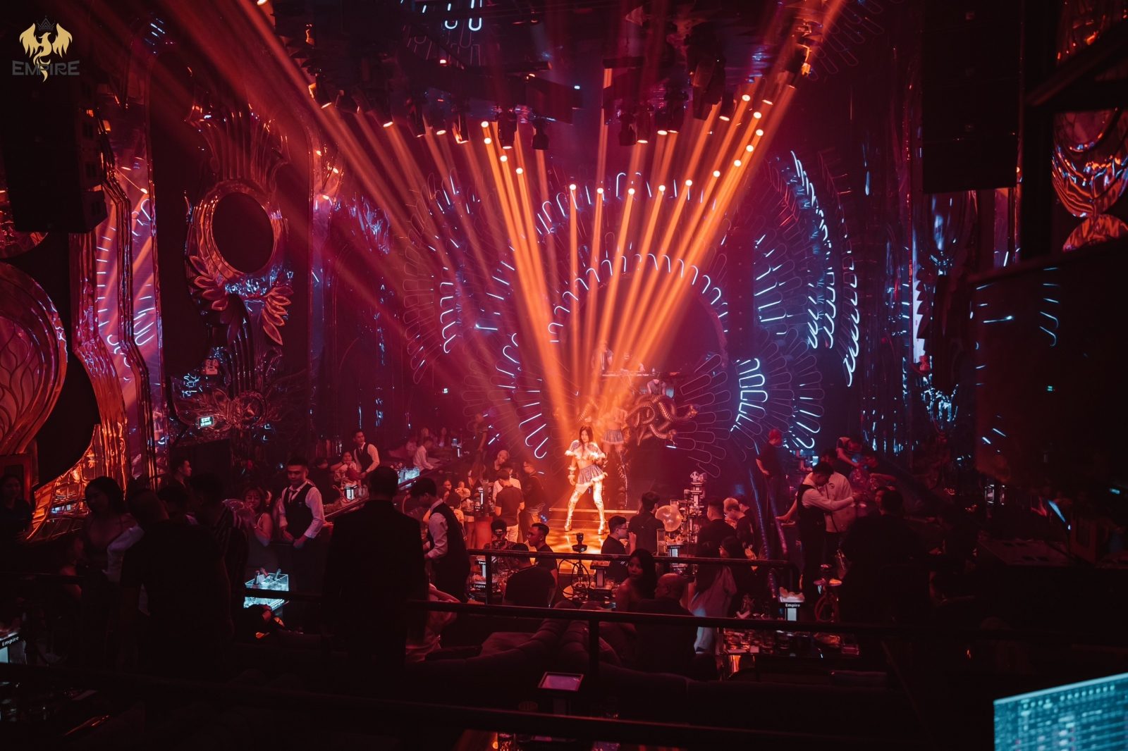 Ho Chi Minh clubs: laser lights at a big District 1 club