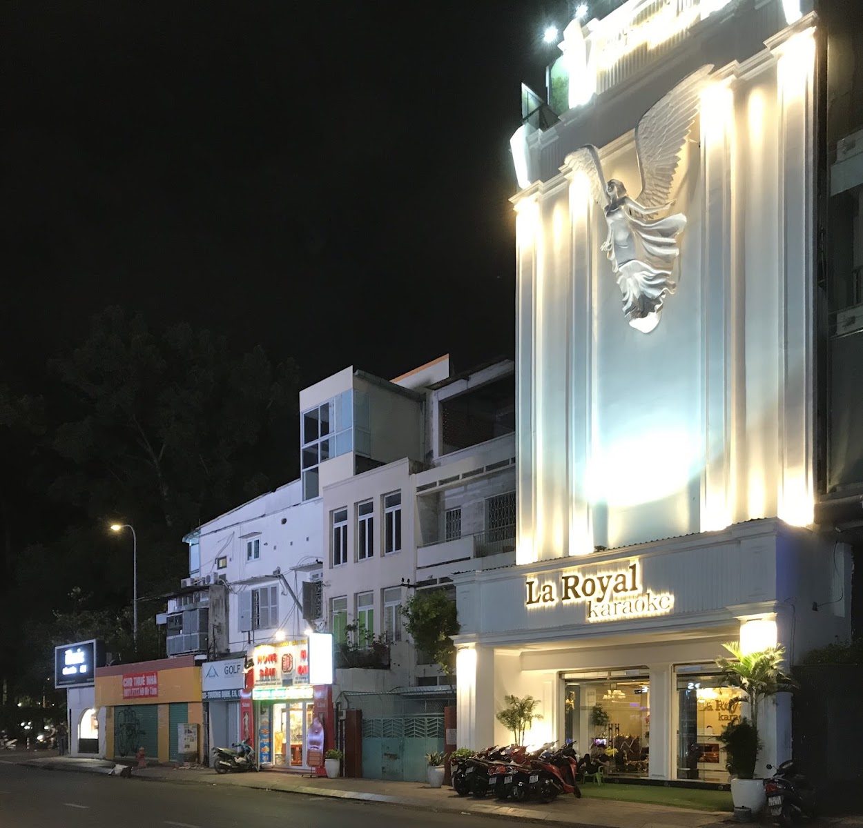 La Royal Ho Chi Minh karaoke room