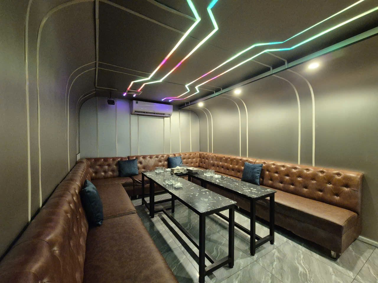 Korean karaoke Saigon: District 1 room interior