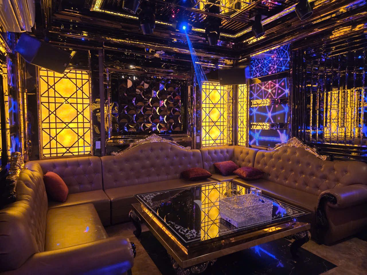 Korean karaoke Saigon: gold-themed room